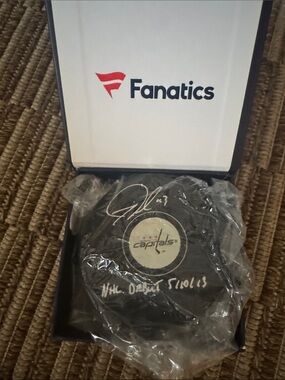 Fanatics Black Washington Capitals Autographed Puck - Tom Wilson autographed